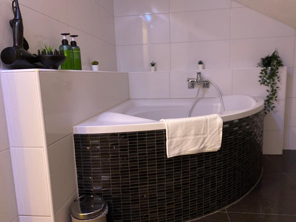 Deluxe Business Suite Mit Netflix Premium & Parkplatz, Zentral Zu Audi & Schwarz Gruppe With 2 Bedrooms Bad Friedrichshall Buitenkant foto